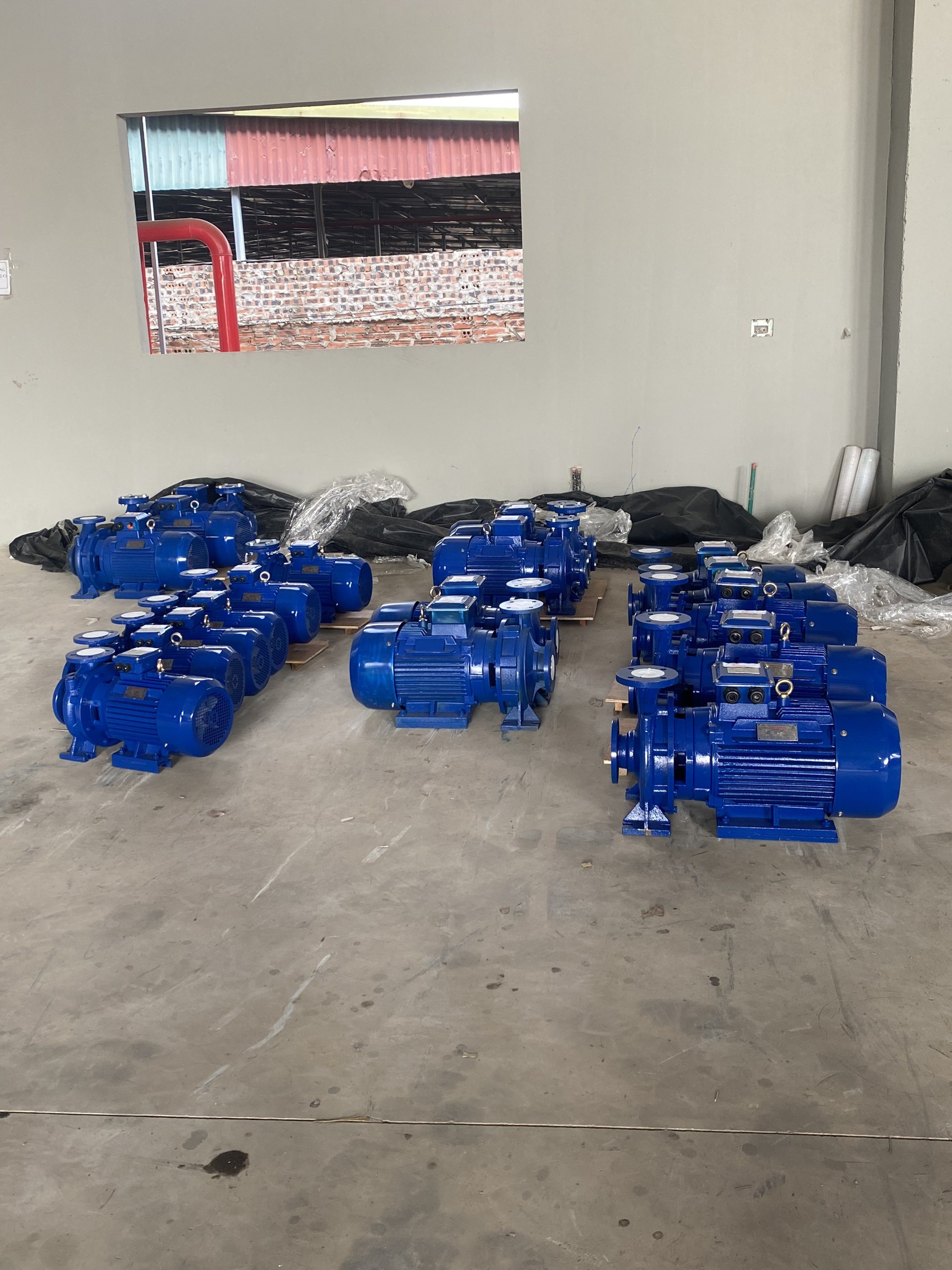 Bơm pccc Himawari động cơ điện đầu liền công suất 22.5KW từ màu xanh sang đỏ giá vẫn không đổi.
